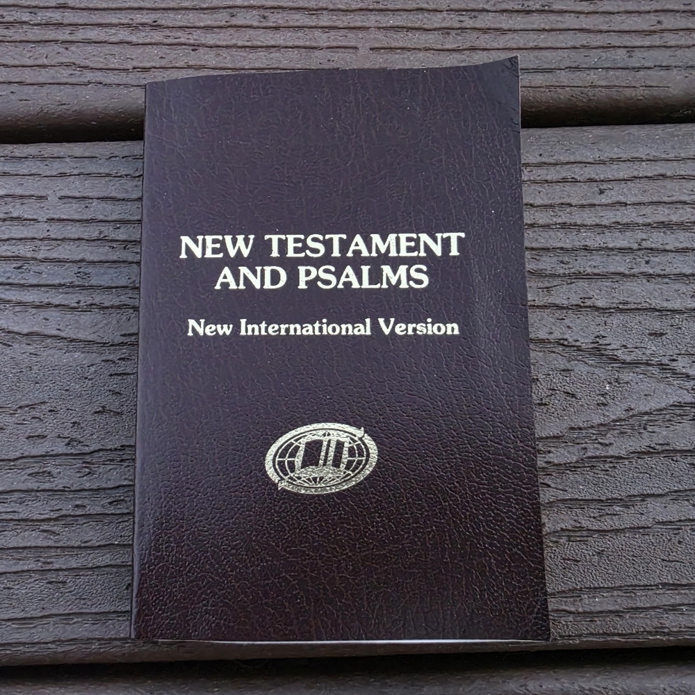 New Testament and Psalms New International Version Book Pocket Size